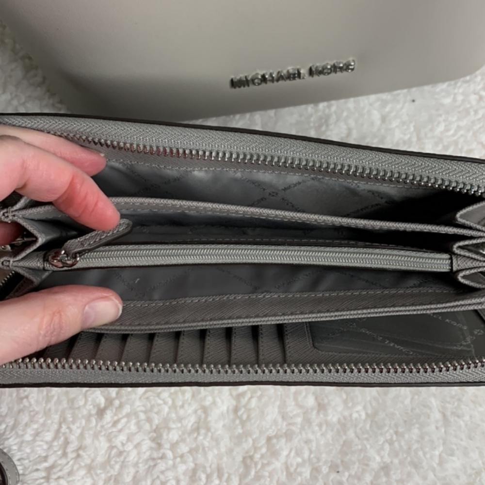NWOT MICHAEL KORS TOTE/CROSSBODY AND MATCHING WALLET SUMMER GREY - Picture 2 of 8